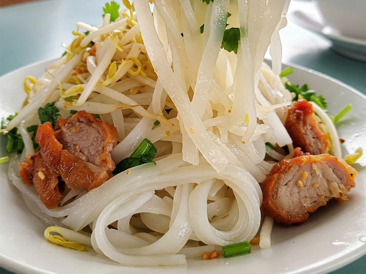 Cách làm mỳ chũ trộn thịt nướng thơm ngon hấp dẫn tại nhà